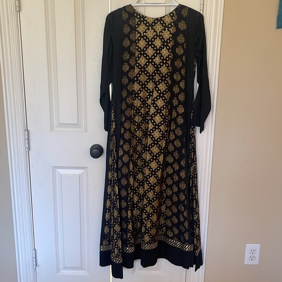 Pakistani Indian kurta by Sudra Younus in black with gold block print. - Picture 3 of 9